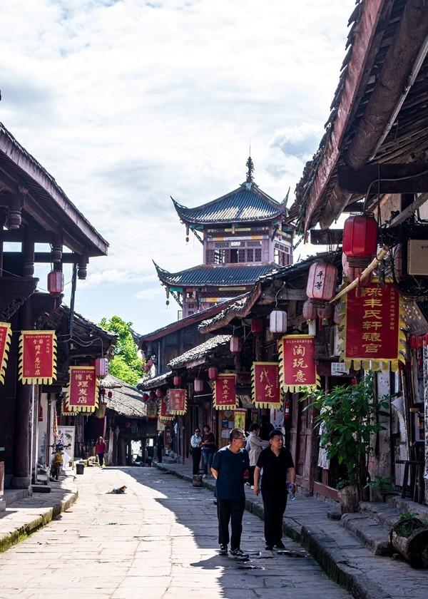 太原:逆向行驶太危险 安全骑行记心间
